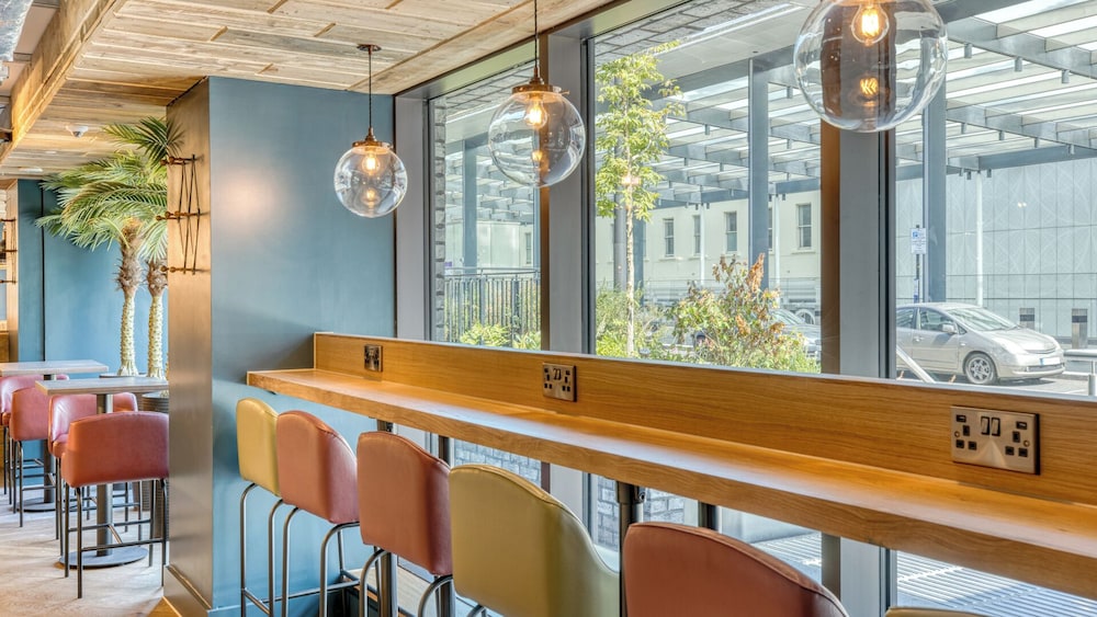 Imagen del bar/restaurante del Hotel Premier Inn London Paddington - Paddington Station. Foto 2