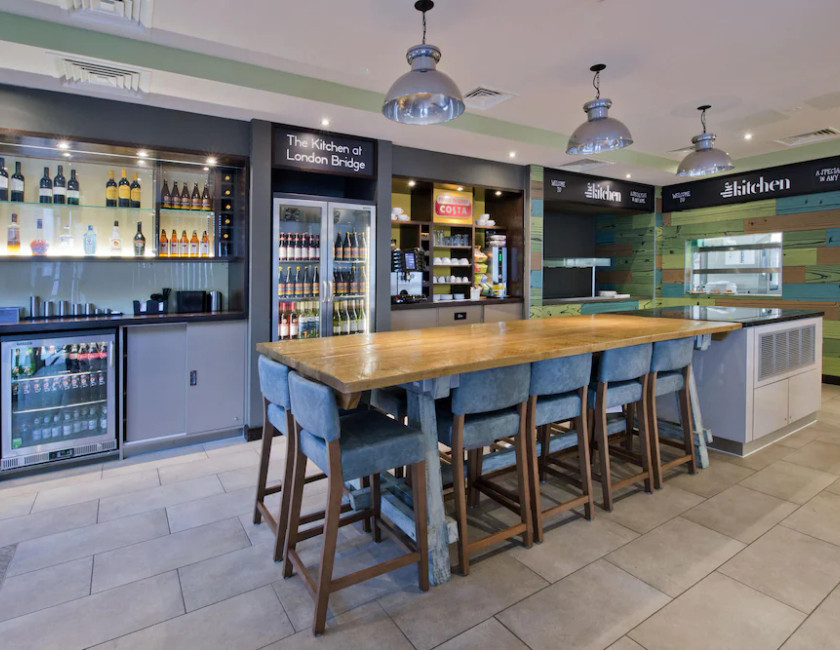 Imagen del bar/restaurante del Hotel Premier Inn London Southwark - High St. Foto 3