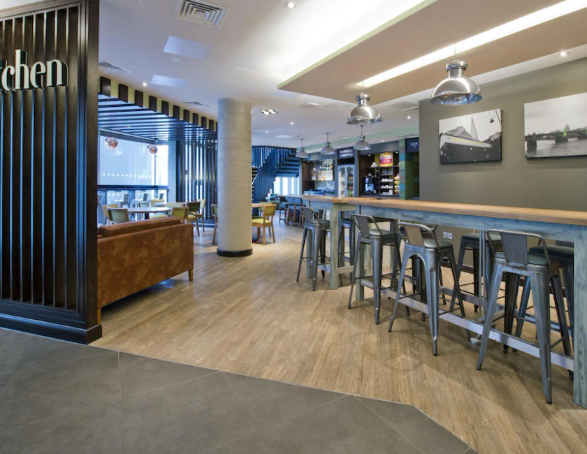 Imagen del bar/restaurante del Hotel Premier Inn London Southwark - High St. Foto 4