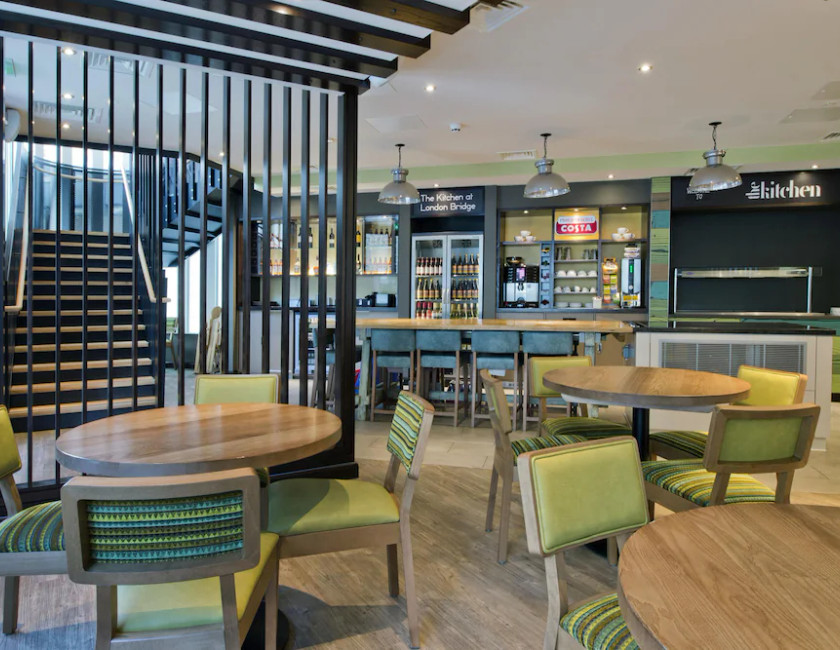 Imagen del bar/restaurante del Hotel Premier Inn London Southwark - High St. Foto 7