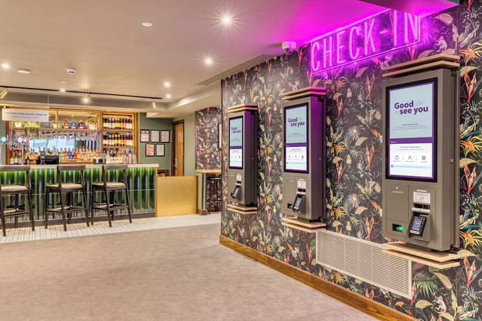 Imagen de los interiores del Hotel Premier Inn London St Pancras. Foto 11