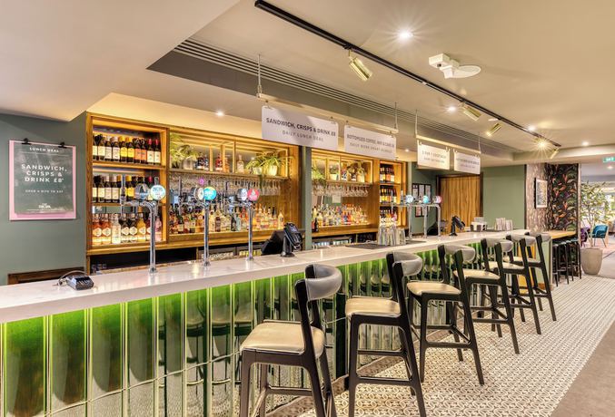 Imagen del bar/restaurante del Hotel Premier Inn London St Pancras. Foto 3