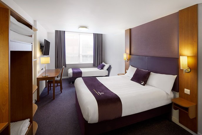 Imagen de la habitación del Hotel Premier Inn London Stratford. Foto 6