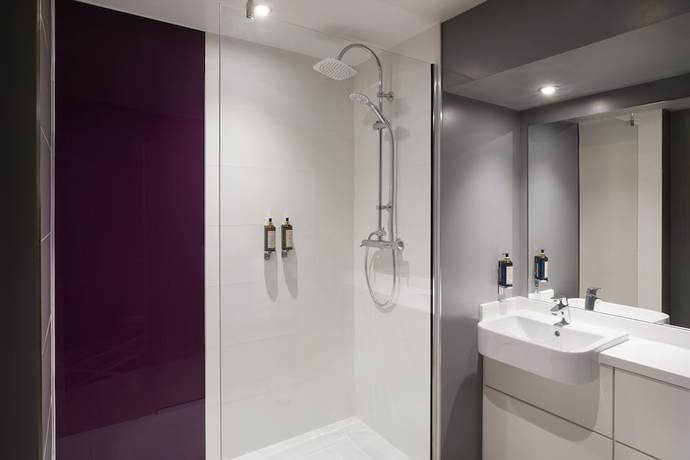Imagen de la habitación del Hotel Premier Inn London Stratford. Foto 7
