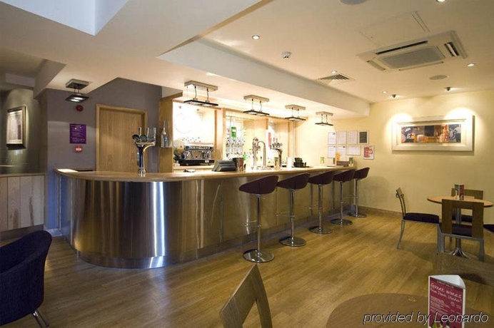 Imagen del bar/restaurante del Hotel Premier Inn London Victoria. Foto 4