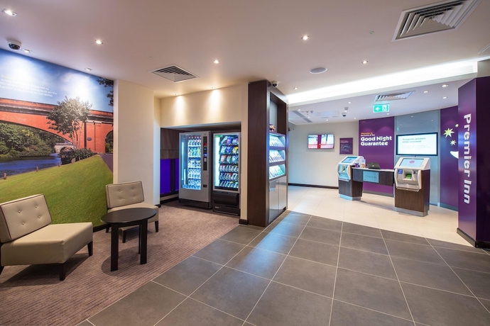Imagen de los interiores del Hotel Premier Inn Maidenhead Town Centre. Foto 16
