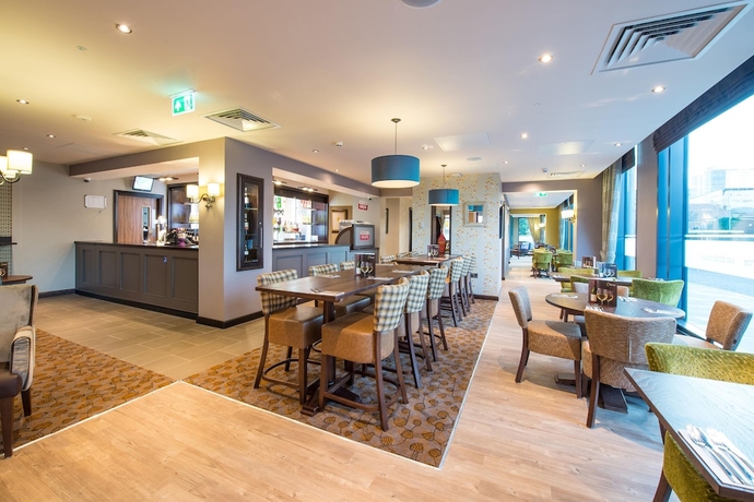 Imagen del bar/restaurante del Hotel Premier Inn Maidenhead Town Centre. Foto 2