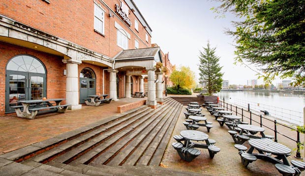 Imagen de los exteriores del Hotel Premier Inn Manchester (Salford Quays). Foto 7