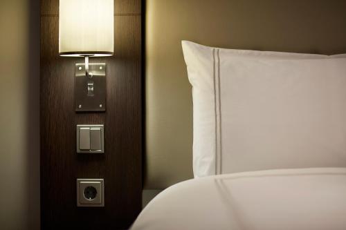 Imagen de la habitación del Hotel Premier Inn Mannheim City Centre. Foto 19
