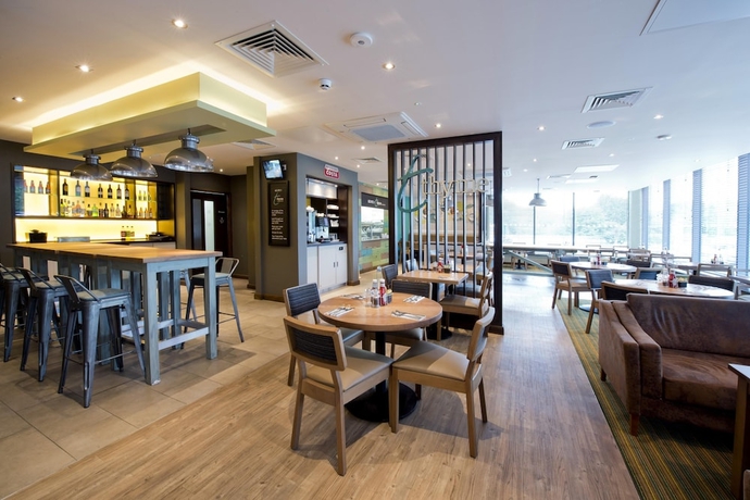 Imagen del bar/restaurante del Hotel Premier Inn Matlock. Foto 2