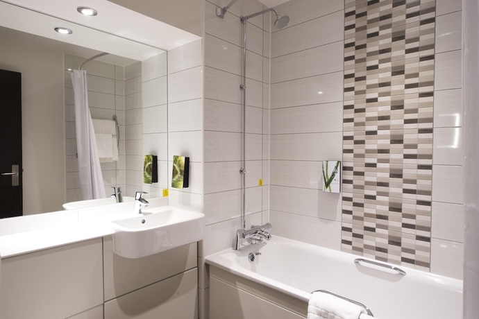Imagen de la habitación del Hotel Premier Inn Monmouth. Foto 14