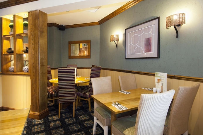 Imagen del bar/restaurante del Hotel Premier Inn Newmarket. Foto 3