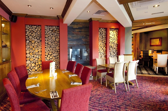 Imagen del bar/restaurante del Hotel Premier Inn Newmarket. Foto 5