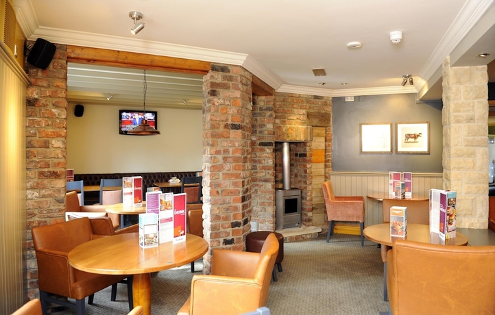 Imagen del bar/restaurante del Hotel Premier Inn Petersfield. Foto 2