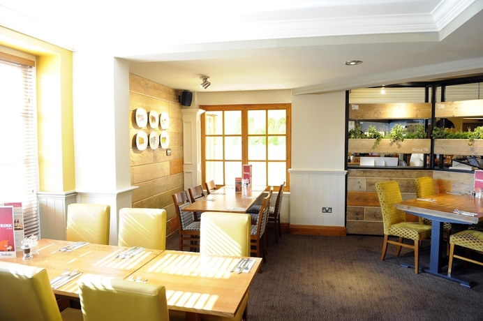 Imagen del bar/restaurante del Hotel Premier Inn Petersfield. Foto 4