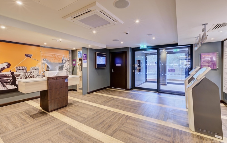 Imagen de los interiores del Hotel Premier Inn Royal Tunbridge Wells. Foto 16