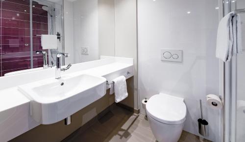 Imagen de la habitación del Hotel Premier Inn Saarbrücken City Congresshalle. Foto 16