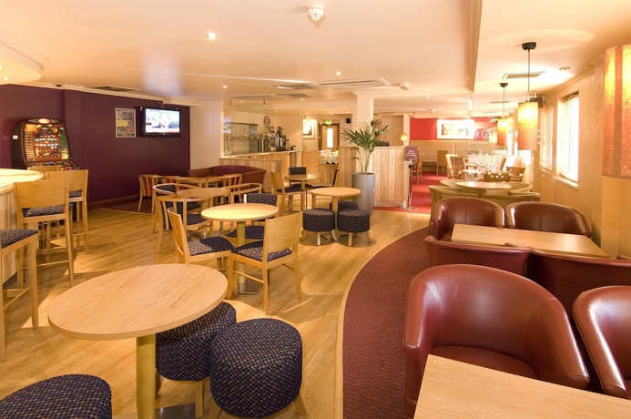 Imagen del bar/restaurante del Hotel Premier Inn Slough. Foto 2