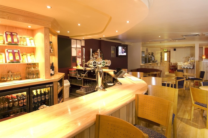 Imagen del bar/restaurante del Hotel Premier Inn Slough. Foto 3