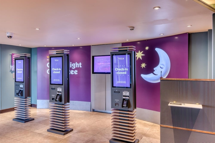 Imagen de los interiores del Hotel Premier Inn Southampton City Centre. Foto 16