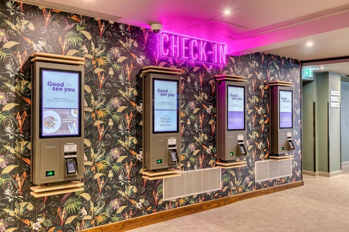 Imagen de los interiores del Hotel Premier Inn St Albans City Centre. Foto 16