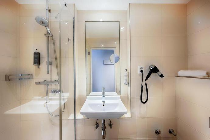 Imagen general del Hotel Premier Inn Stuttgart Bad Cannstatt. Foto 17