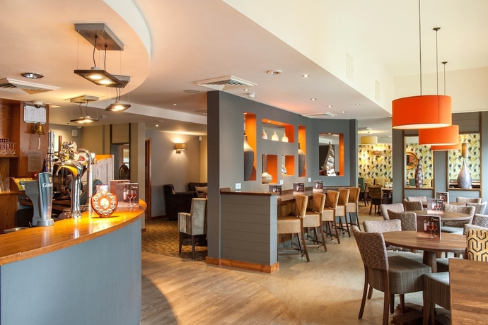 Imagen del bar/restaurante del Hotel Premier Inn Swansea City Centre. Foto 2
