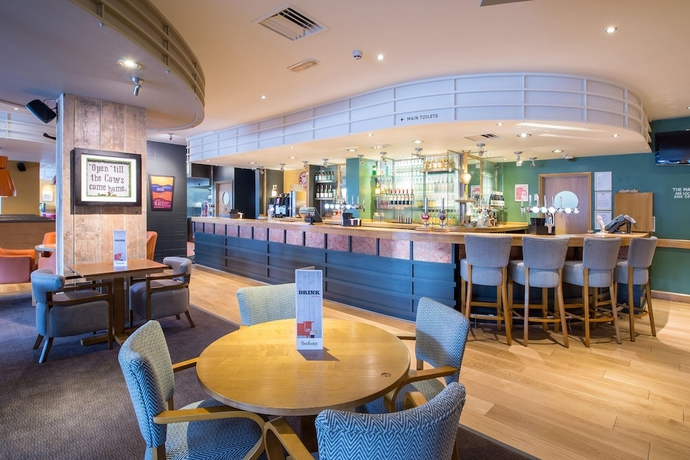 Imagen del bar/restaurante del Hotel Premier Inn Swansea Waterfront. Foto 2