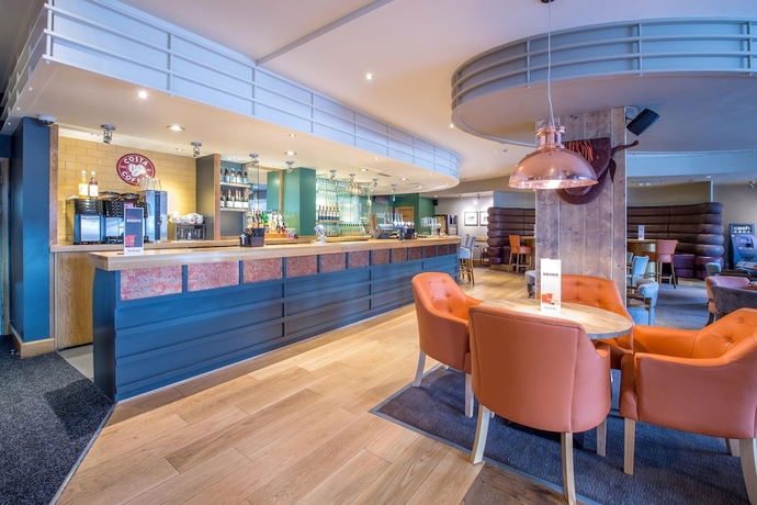 Imagen del bar/restaurante del Hotel Premier Inn Swansea Waterfront. Foto 3