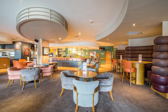 Imagen del bar/restaurante del Hotel Premier Inn Swansea Waterfront. Foto 4