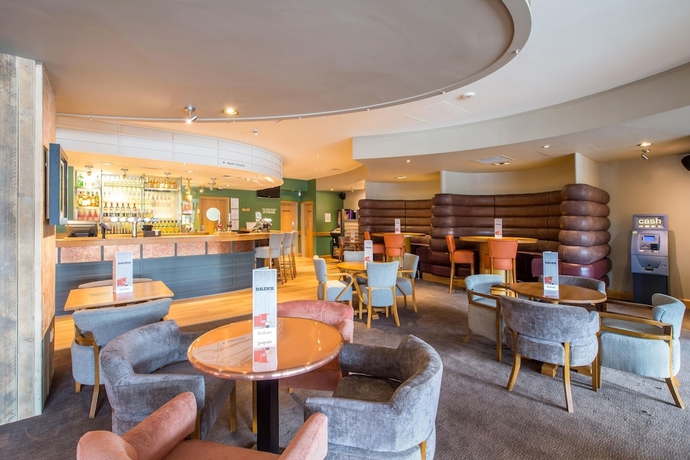 Imagen del bar/restaurante del Hotel Premier Inn Swansea Waterfront. Foto 5