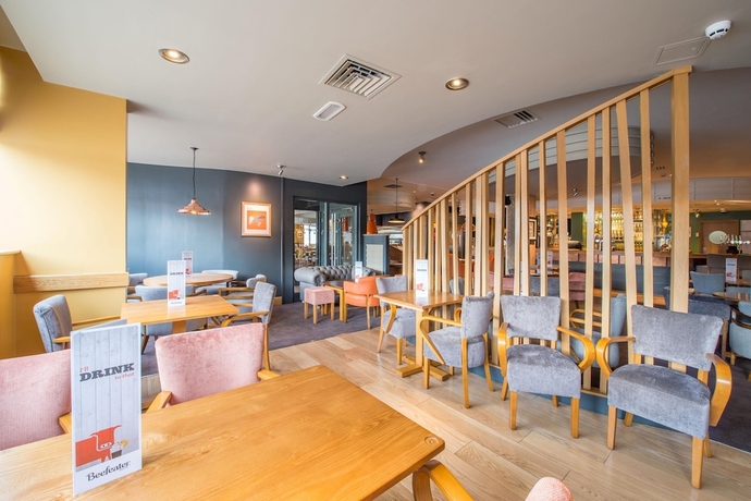 Imagen del bar/restaurante del Hotel Premier Inn Swansea Waterfront. Foto 6