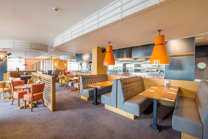 Imagen del bar/restaurante del Hotel Premier Inn Swansea Waterfront. Foto 7