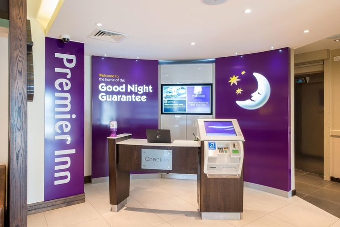 Imagen de los interiores del Hotel Premier Inn Tenby Town Centre. Foto 16