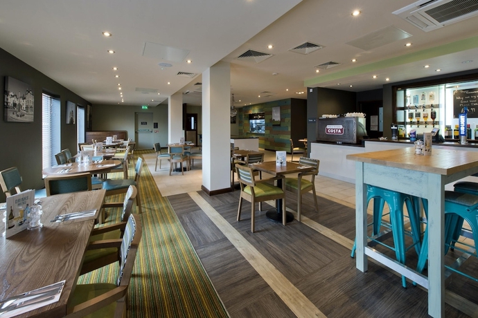 Imagen del bar/restaurante del Hotel Premier Inn Ulverston. Foto 3