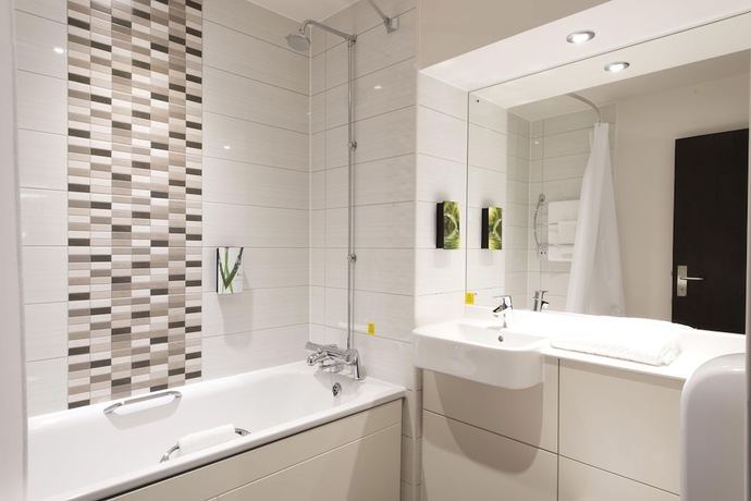 Imagen de la habitación del Hotel Premier Inn Wadebridge. Foto 13