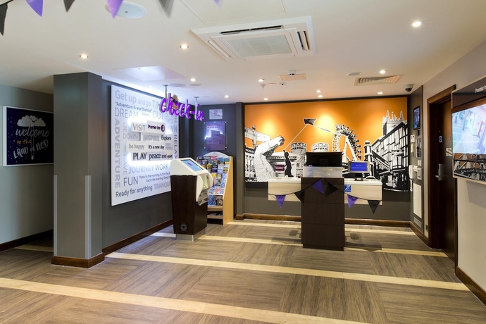Imagen de los interiores del Hotel Premier Inn Wadebridge. Foto 16