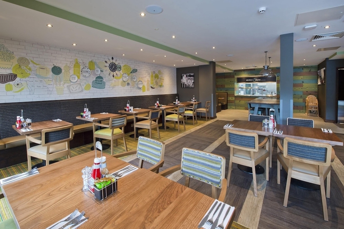Imagen del bar/restaurante del Hotel Premier Inn Wadebridge. Foto 3