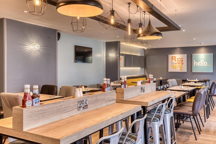 Imagen del bar/restaurante del Hotel Premier Inn Waltham Abbey. Foto 3