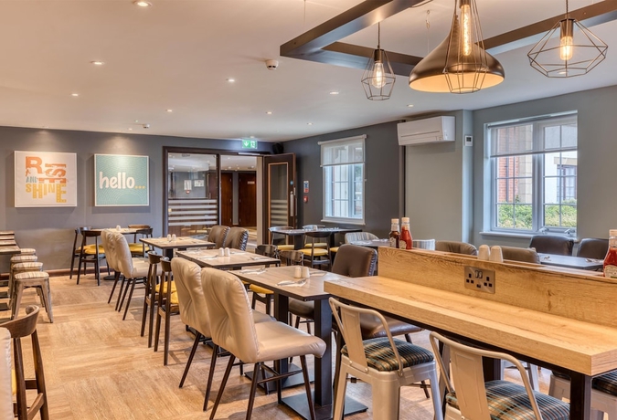 Imagen del bar/restaurante del Hotel Premier Inn Waltham Abbey. Foto 4
