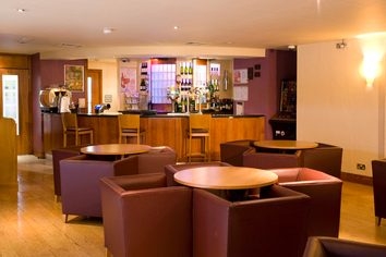 Imagen del bar/restaurante del Hotel Premier Inn Watford Central. Foto 3