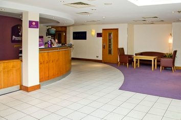 Imagen de los interiores del Hotel Premier Inn Watford Central. Foto 5