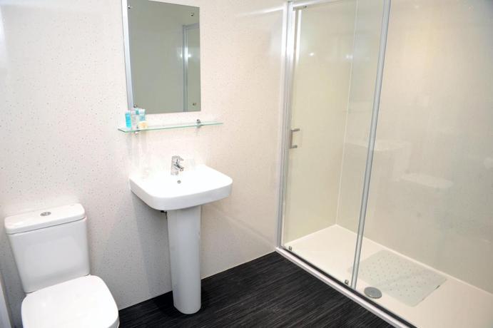 Imagen de la habitación del Hotel Premier Lodge. Foto 3