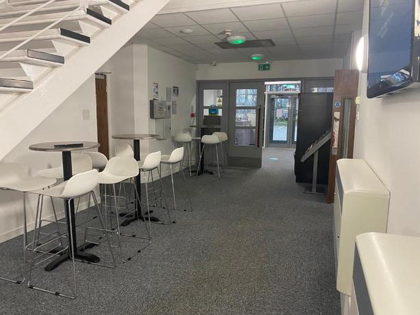 Imagen de los interiores del Hotel Premier Lodge. Foto 7