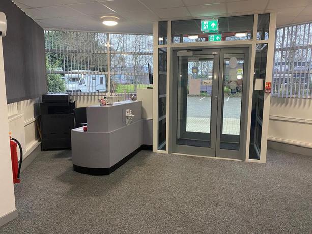 Imagen de los interiores del Hotel Premier Lodge. Foto 8