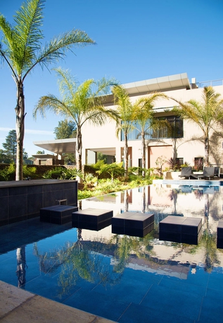 Imagen de la piscina del Hotel Premier Or Tambo. Foto 16