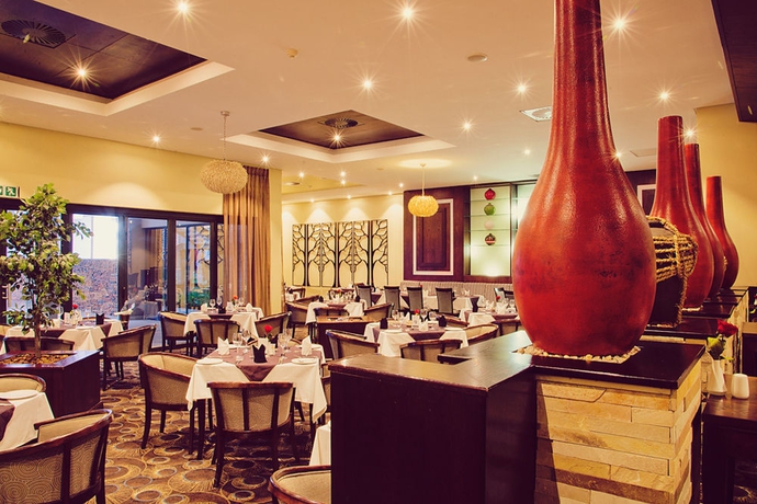 Imagen del bar/restaurante del Hotel Premier Or Tambo. Foto 7