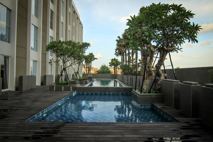 Imagen de la piscina del Hotel Premier Place Surabaya Airport. Foto 10