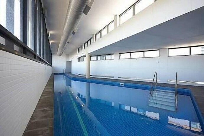 Imagen de la piscina del Hotel Premier Stays. Foto 31