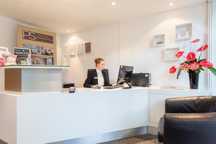 Imagen de los interiores del Hotel Premier Suites Birmingham. Foto 19